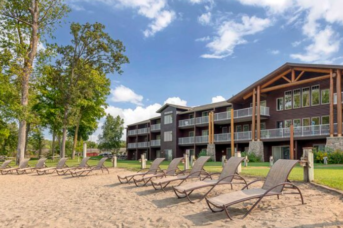 Seasonal Risks and How Resort Hotels in Red Wing, MN Can Prepare